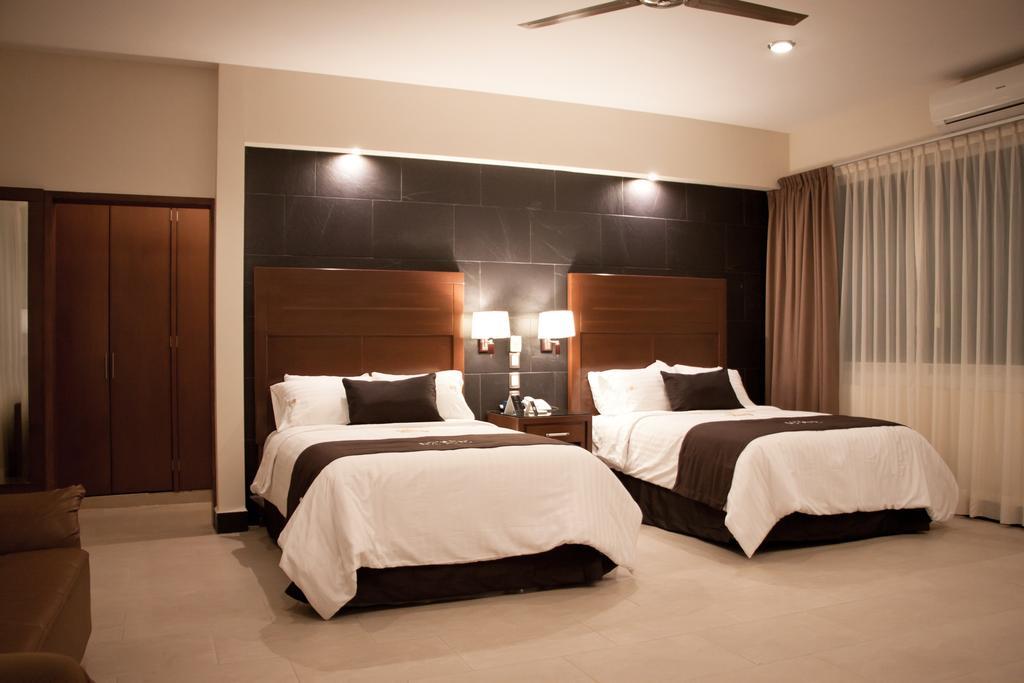 Hotel Ecce Inn & Spa Silao Pokój zdjęcie A bedroom at the hotel
